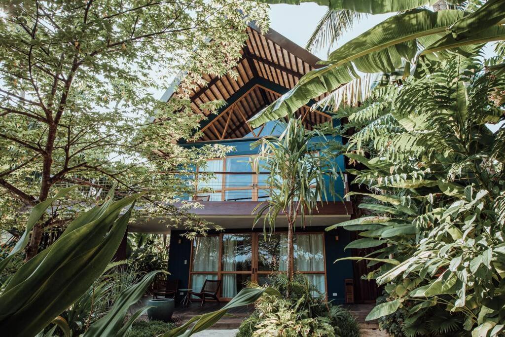 Maison Bukana - King Suite General Luna  Exterior photo